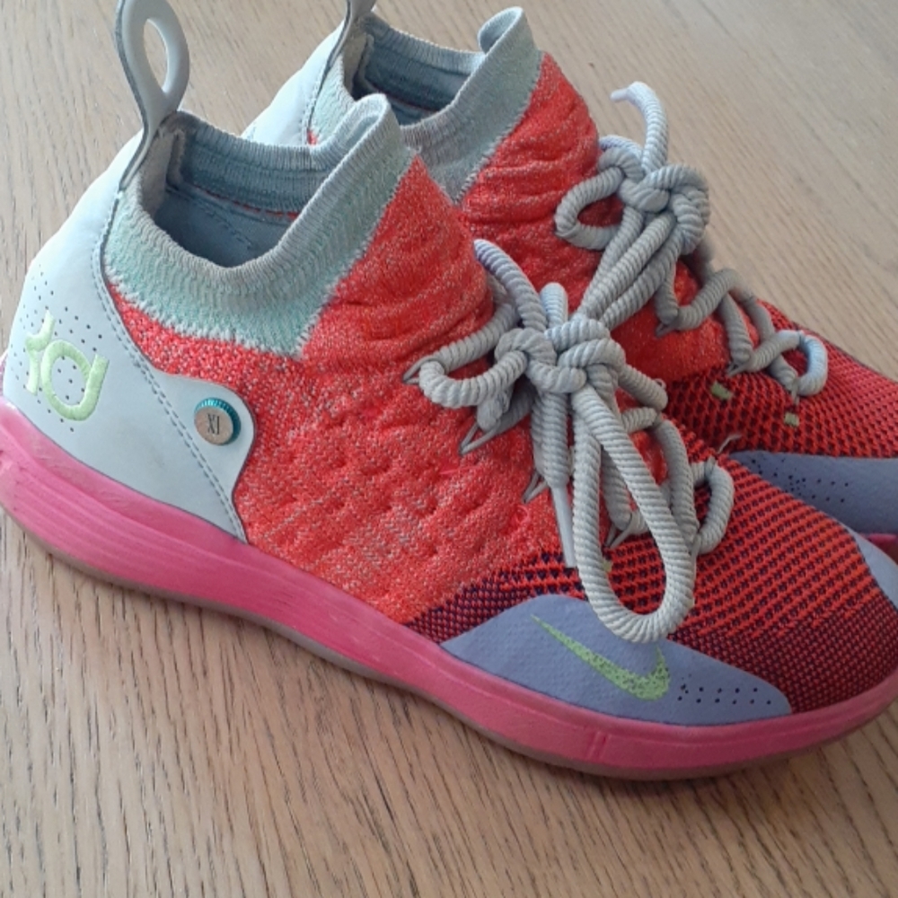 Rare! Nike KD 11 Zoom Fruit Punch. Size 5.5Y.
